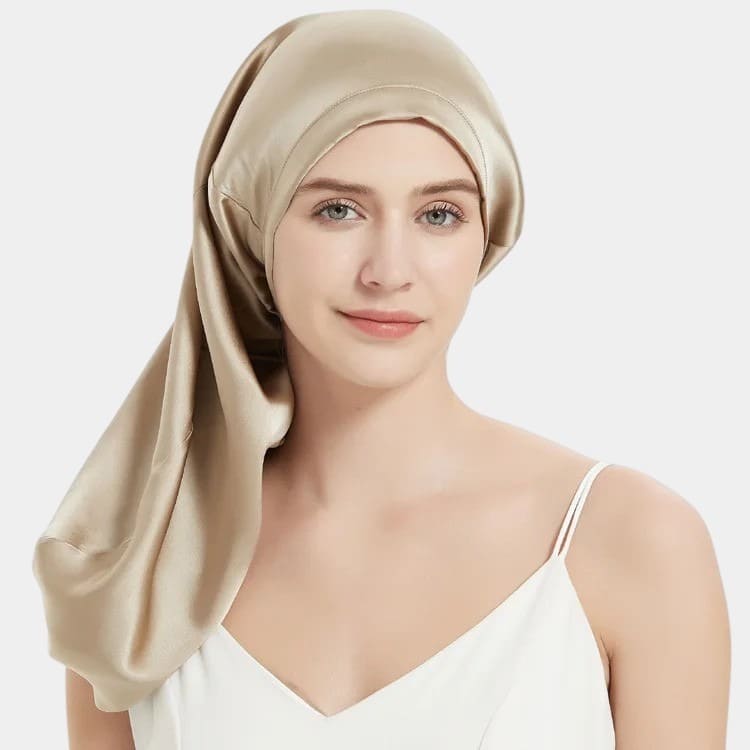 Bonnet de nuit en soie long beige doré